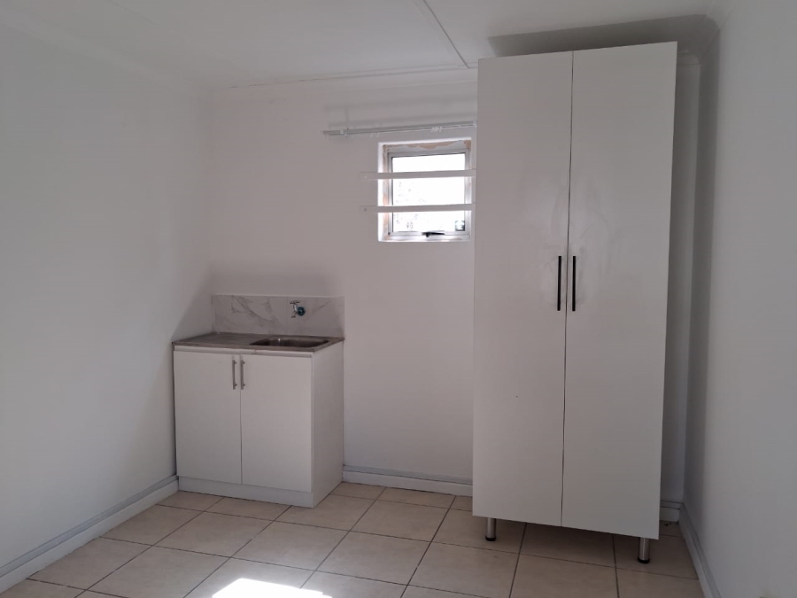 To Let 1 Bedroom Property for Rent in Quigney Eastern Cape